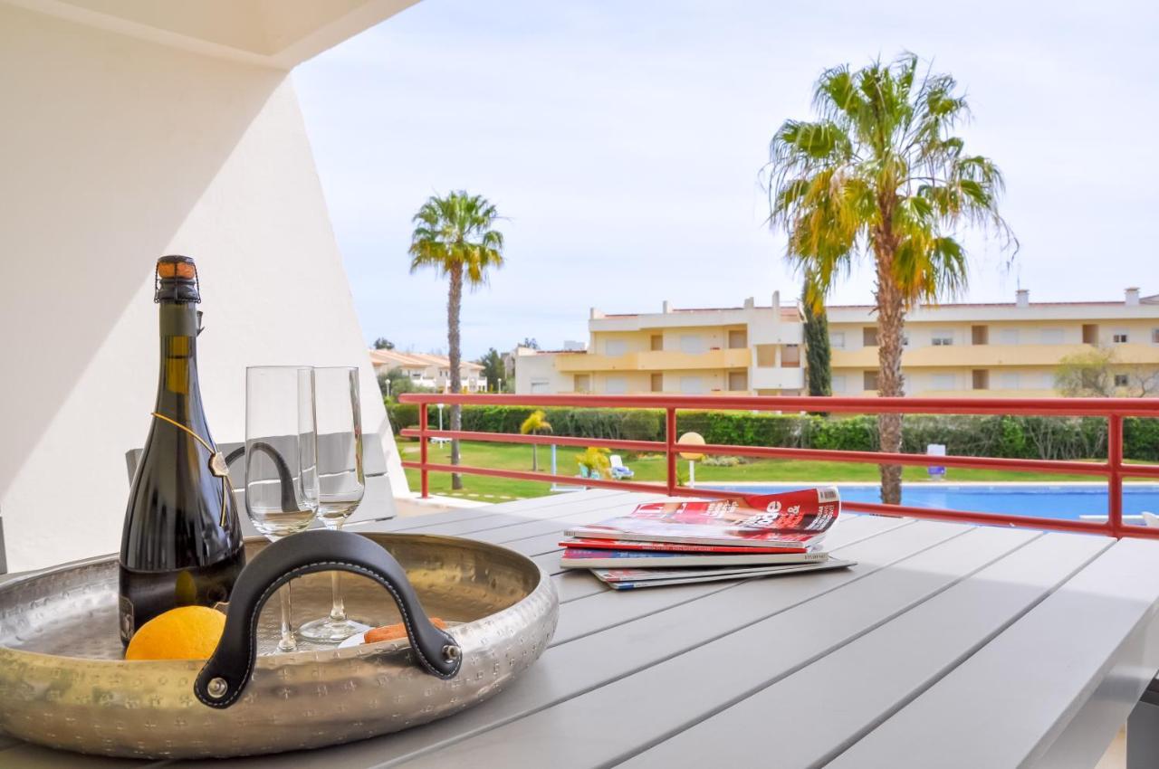 Lovelystay - 2Br Modern, Pool Access, Close To Marina & Beach Quarteira Esterno foto