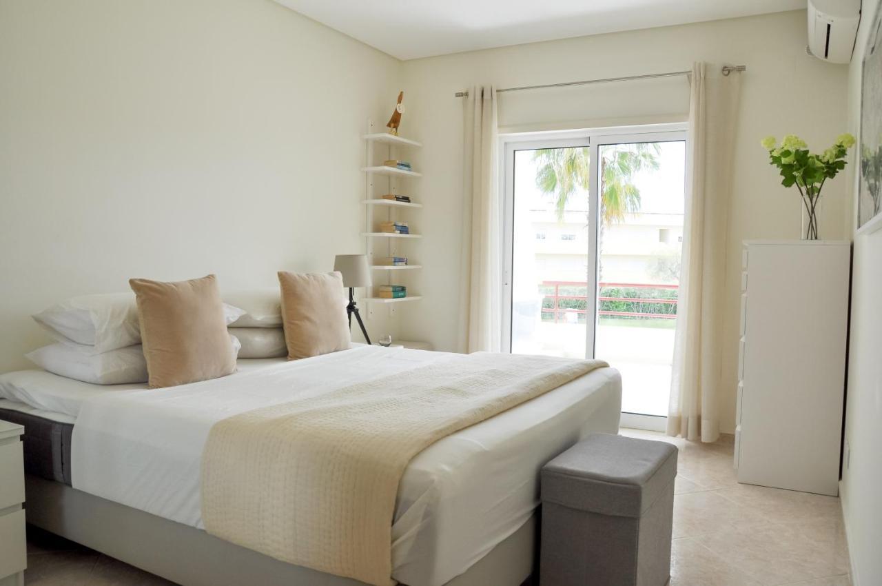 Lovelystay - 2Br Modern, Pool Access, Close To Marina & Beach Quarteira Esterno foto