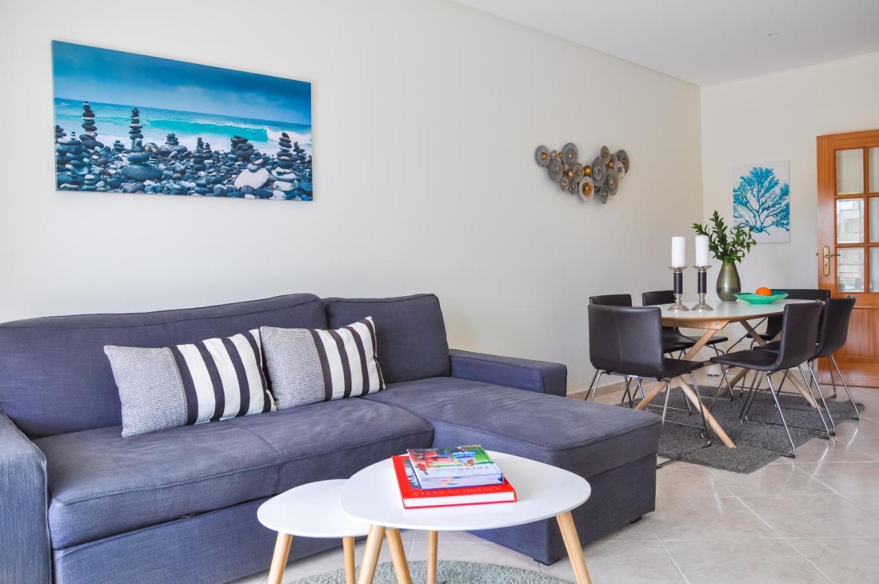 Lovelystay - 2Br Modern, Pool Access, Close To Marina & Beach Quarteira Esterno foto