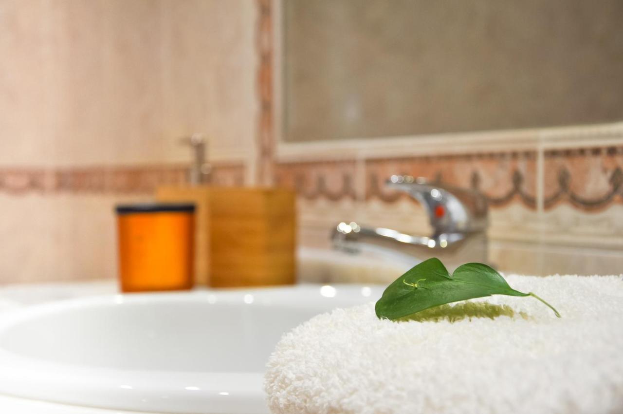 Lovelystay - 2Br Modern, Pool Access, Close To Marina & Beach Quarteira Esterno foto